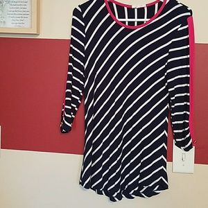 New women 3/4 sleeve top M